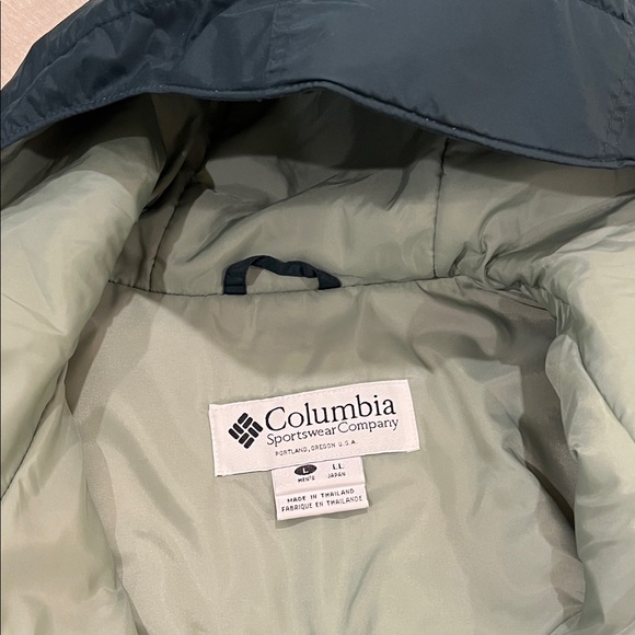 Columbia Anorak Hooded Red and Blue Jacket
Men’s Large - Picture 7 of 9